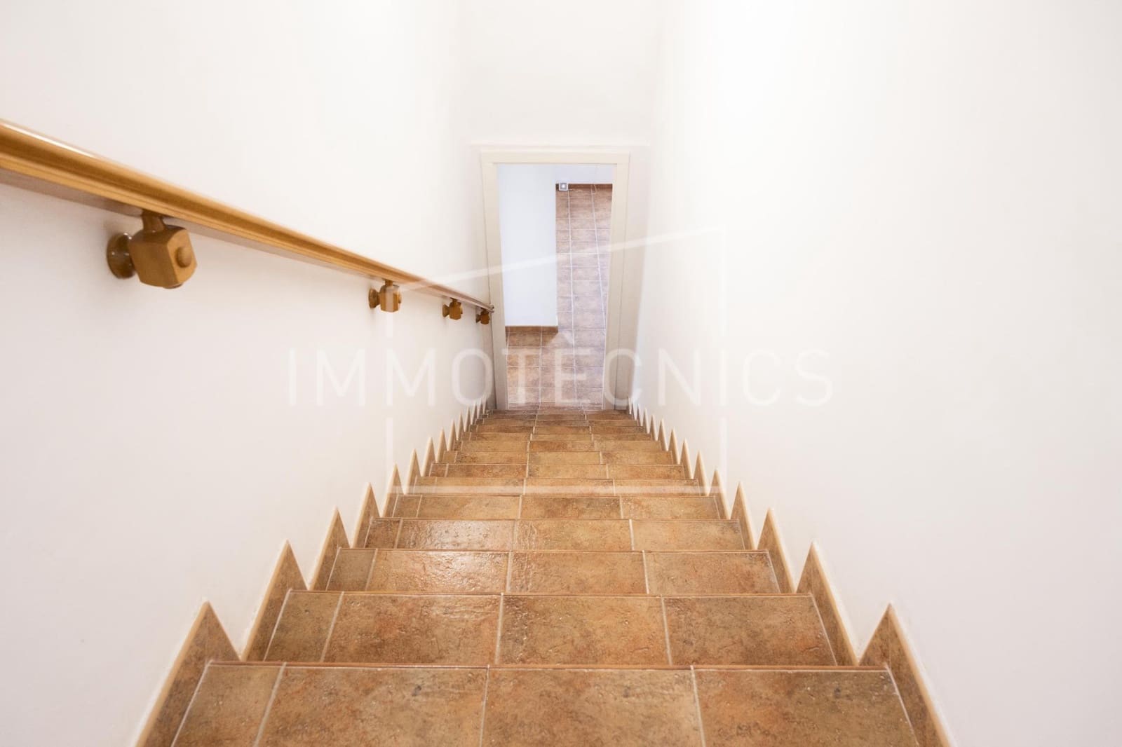 5 bedroom Villa for sale in Canoves i Samalus with garage - € 399,000 (Ref: 10120042)