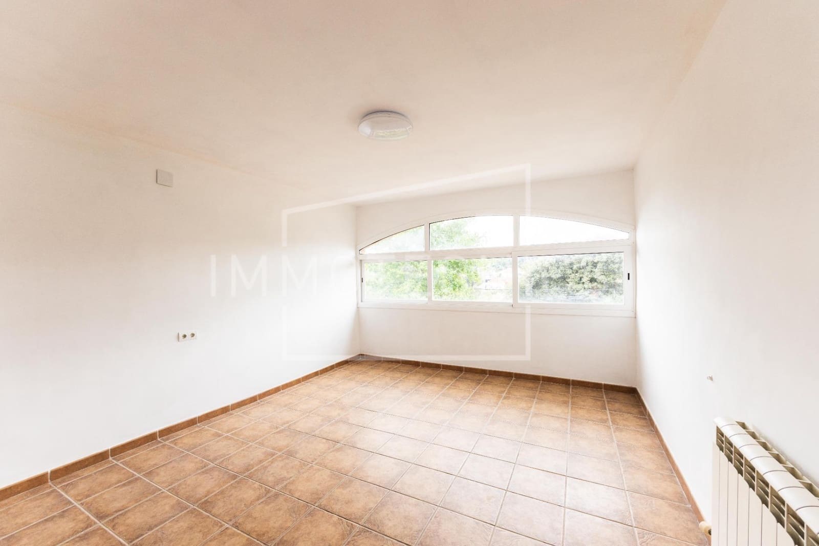 5 bedroom Villa for sale in Canoves i Samalus with garage - € 399,000 (Ref: 10120042)