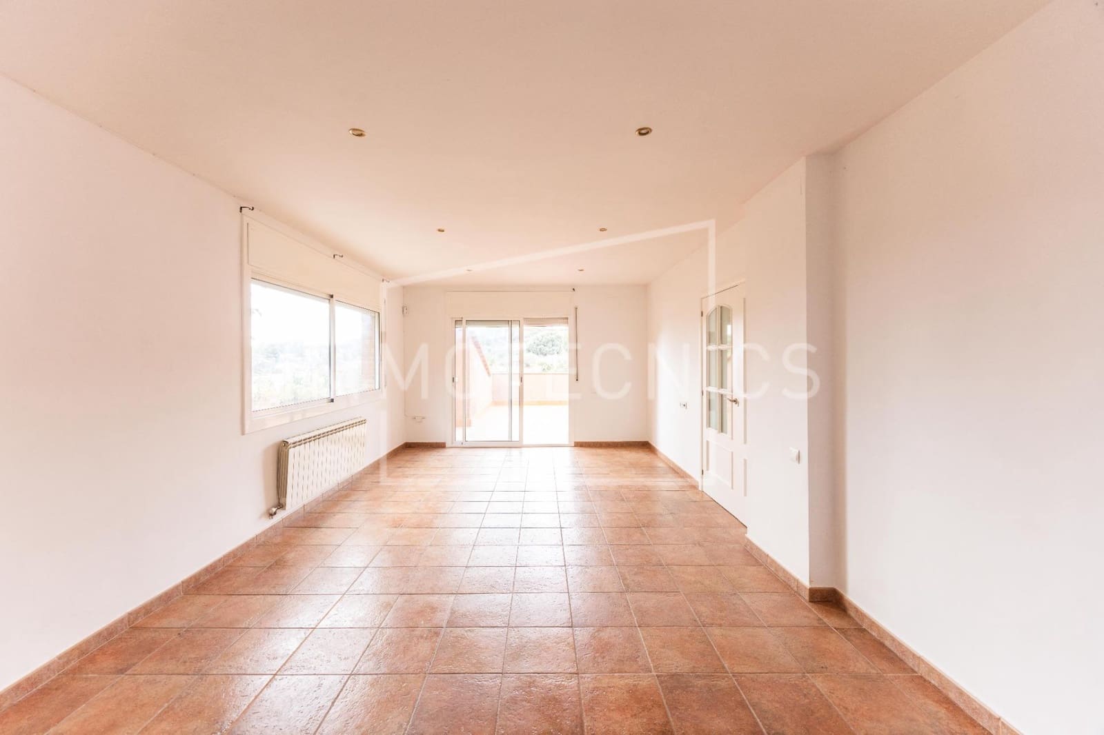 5 bedroom Villa for sale in Canoves i Samalus with garage - € 399,000 (Ref: 10120042)