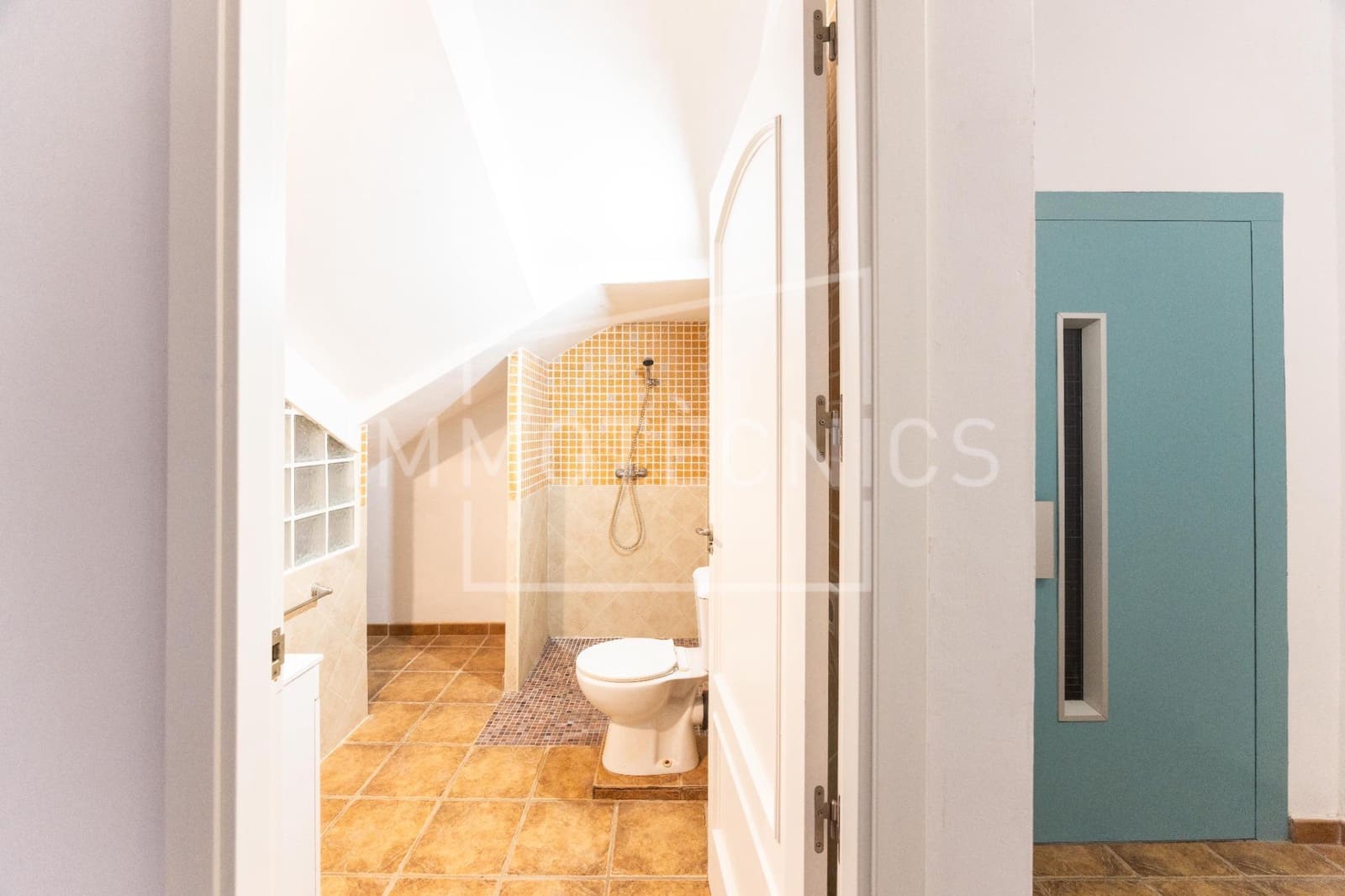 5 bedroom Villa for sale in Canoves i Samalus with garage - € 399,000 (Ref: 10120042)