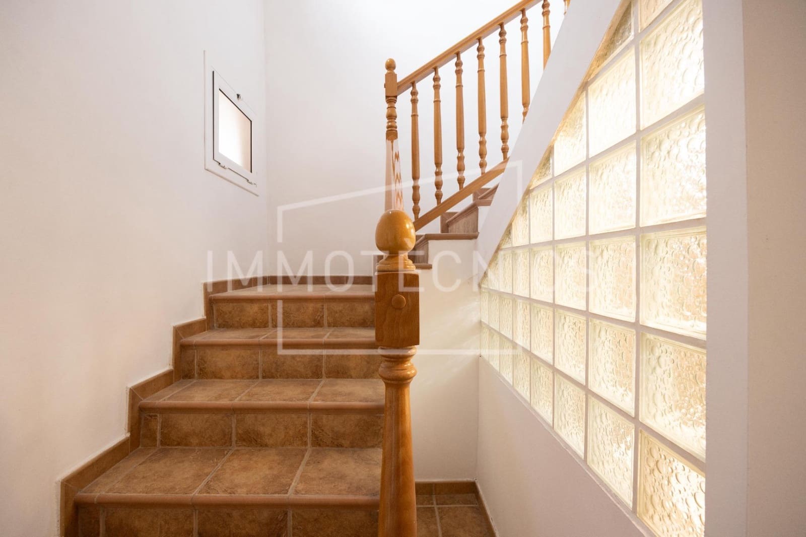 5 bedroom Villa for sale in Canoves i Samalus with garage - € 399,000 (Ref: 10120042)