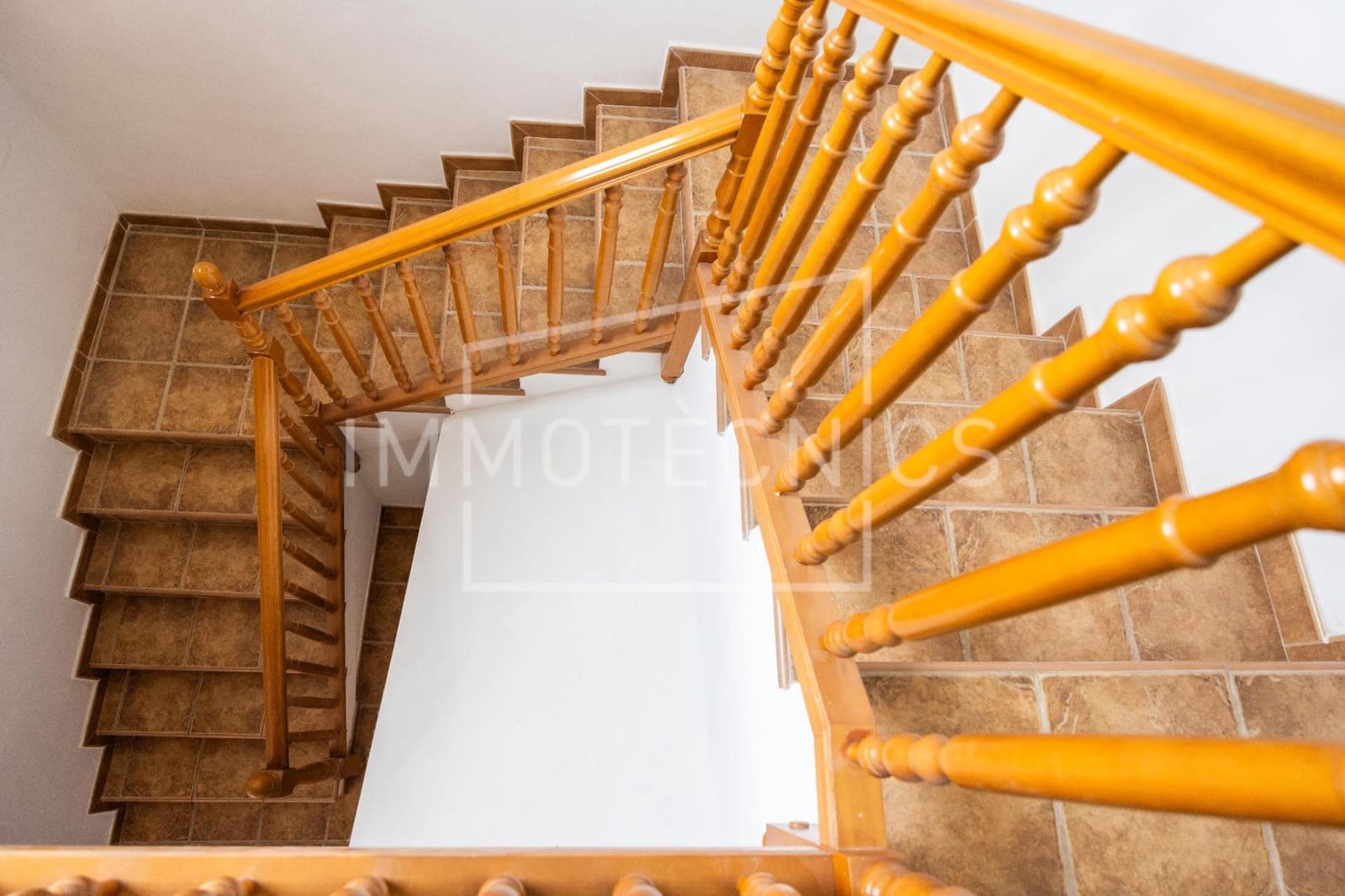 5 bedroom Villa for sale in Canoves i Samalus with garage - € 399,000 (Ref: 10120042)