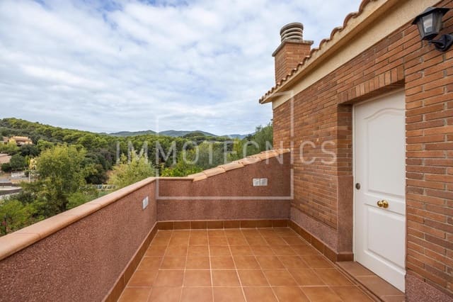 5 bedroom Villa for sale in Cànoves i Samalús with garage - € 399,000 (Ref: 10120042)