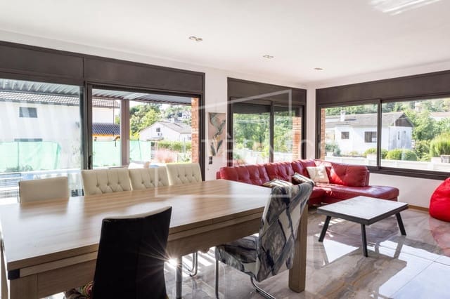5 Zimmer Villa zu verkaufen in Riells i Viabrea mit Pool Garage - 690.000 € (Ref: 10131771)