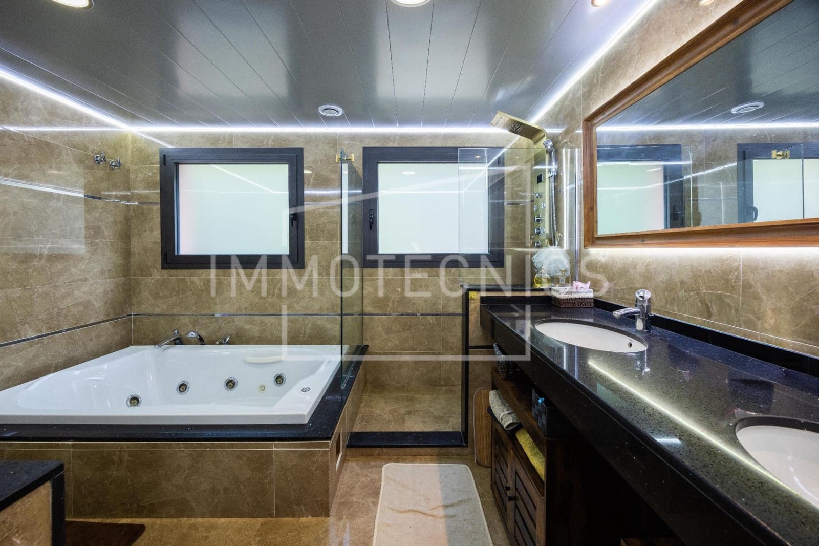 5 slaapkamer Villa te koop in Riells i Viabrea met zwembad garage - € 690.000 (Ref: 10131771)
