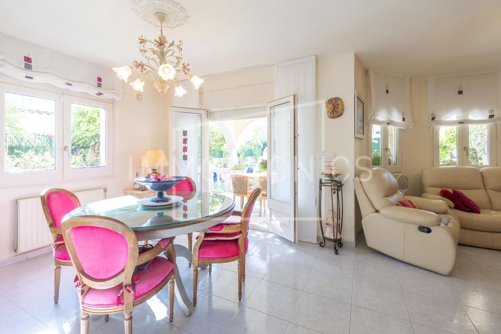4 bedroom Villa for sale in Empuriabrava with pool garage - € 495,000 (Ref: 10165174)