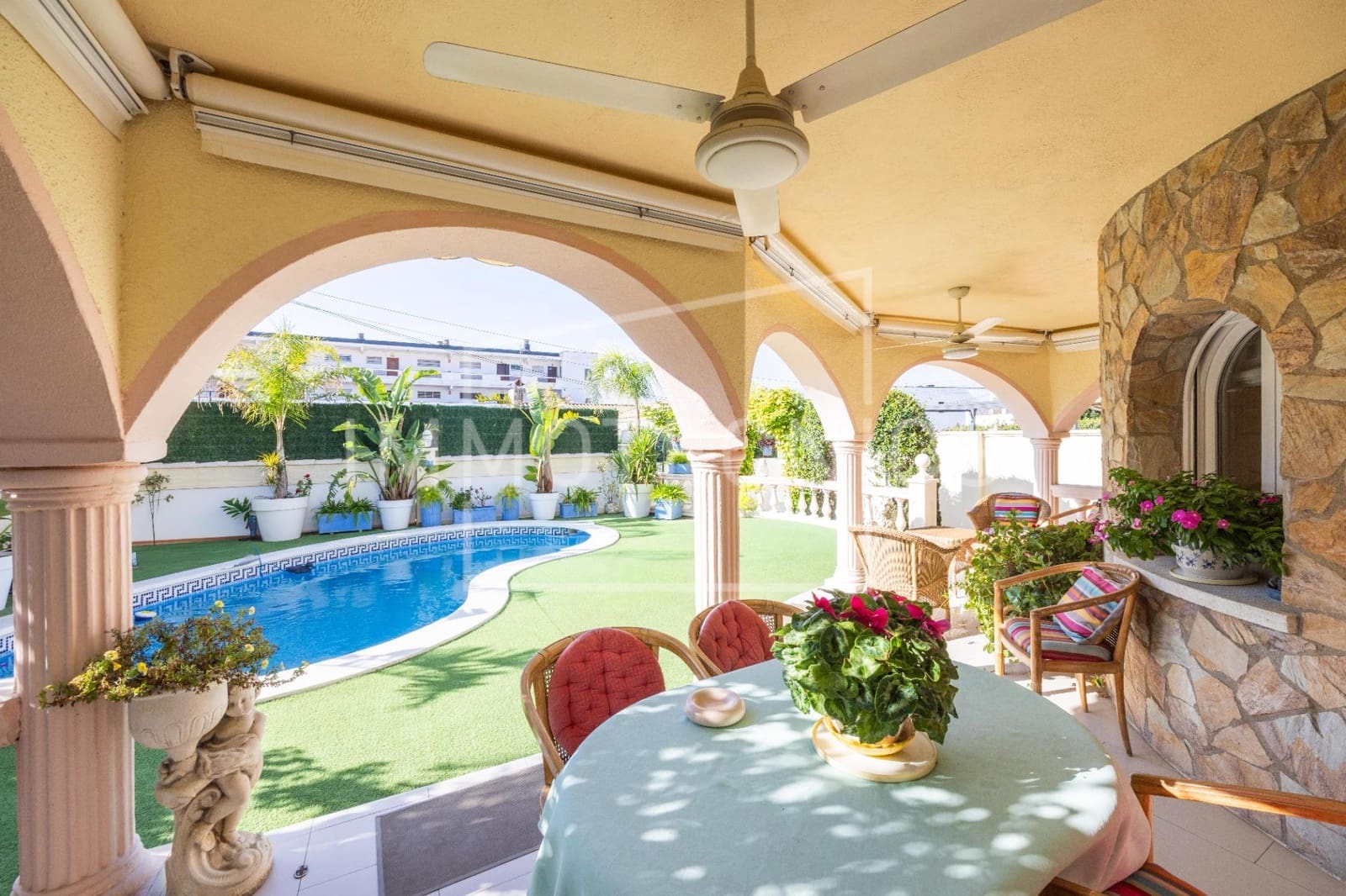 4 bedroom Villa for sale in Empuriabrava with pool garage - € 495,000 (Ref: 10165174)