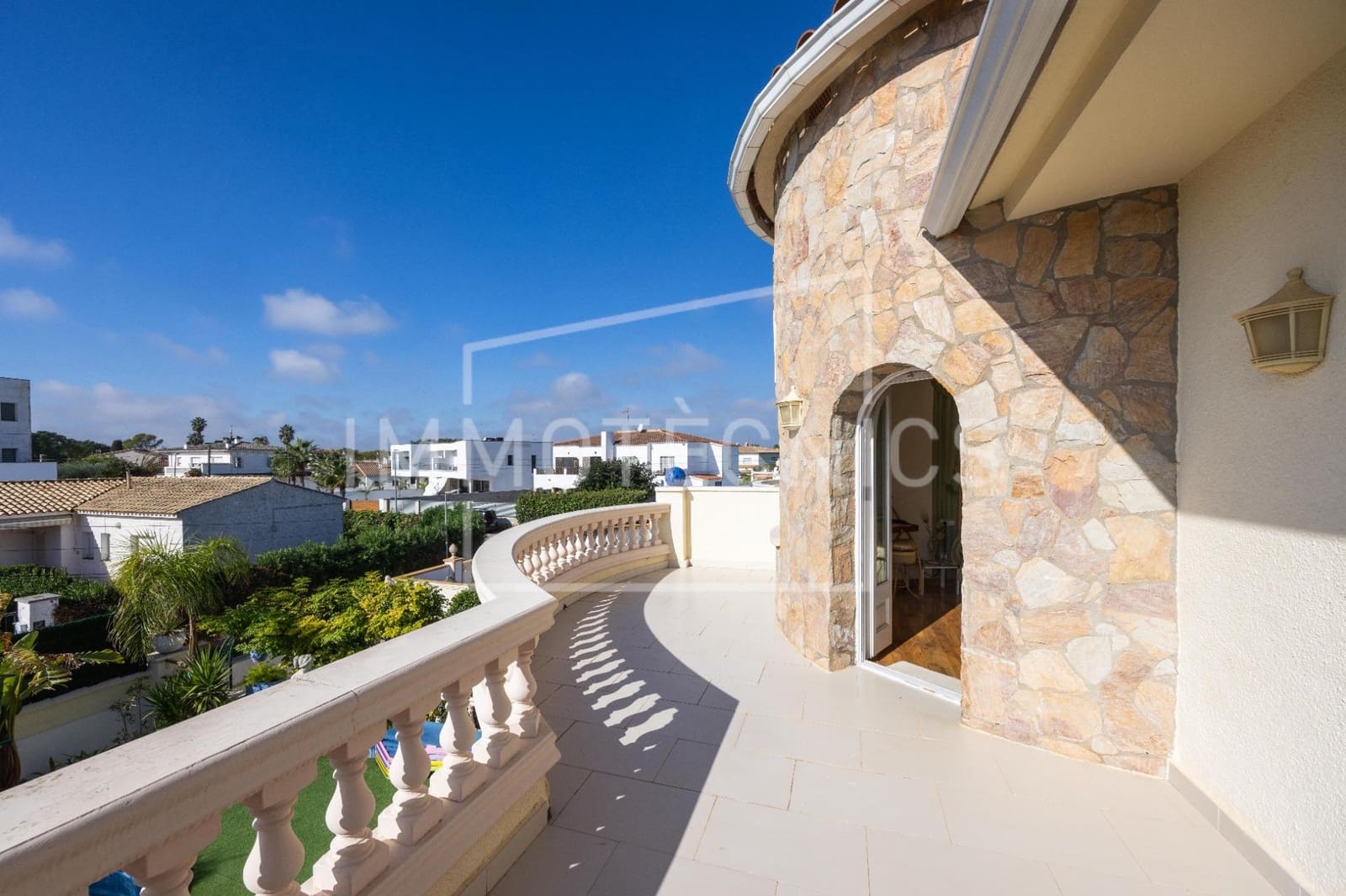 4 bedroom Villa for sale in Empuriabrava with pool garage - € 495,000 (Ref: 10165174)