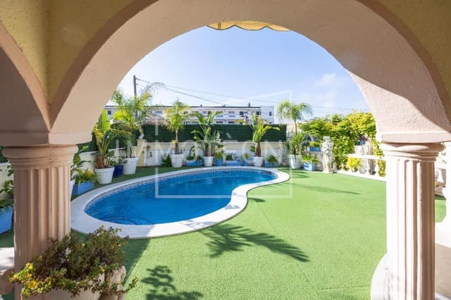 4 bedroom Villa for sale in Empuriabrava, Castelló d'Empúries with pool garage - € 495,000 (Ref: 10165174)