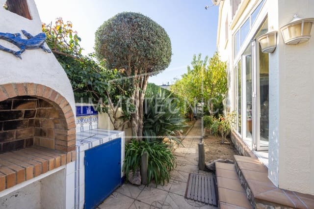 4 bedroom Villa for sale in Empuriabrava, Castelló d'Empúries with pool garage - € 495,000 (Ref: 10165174)