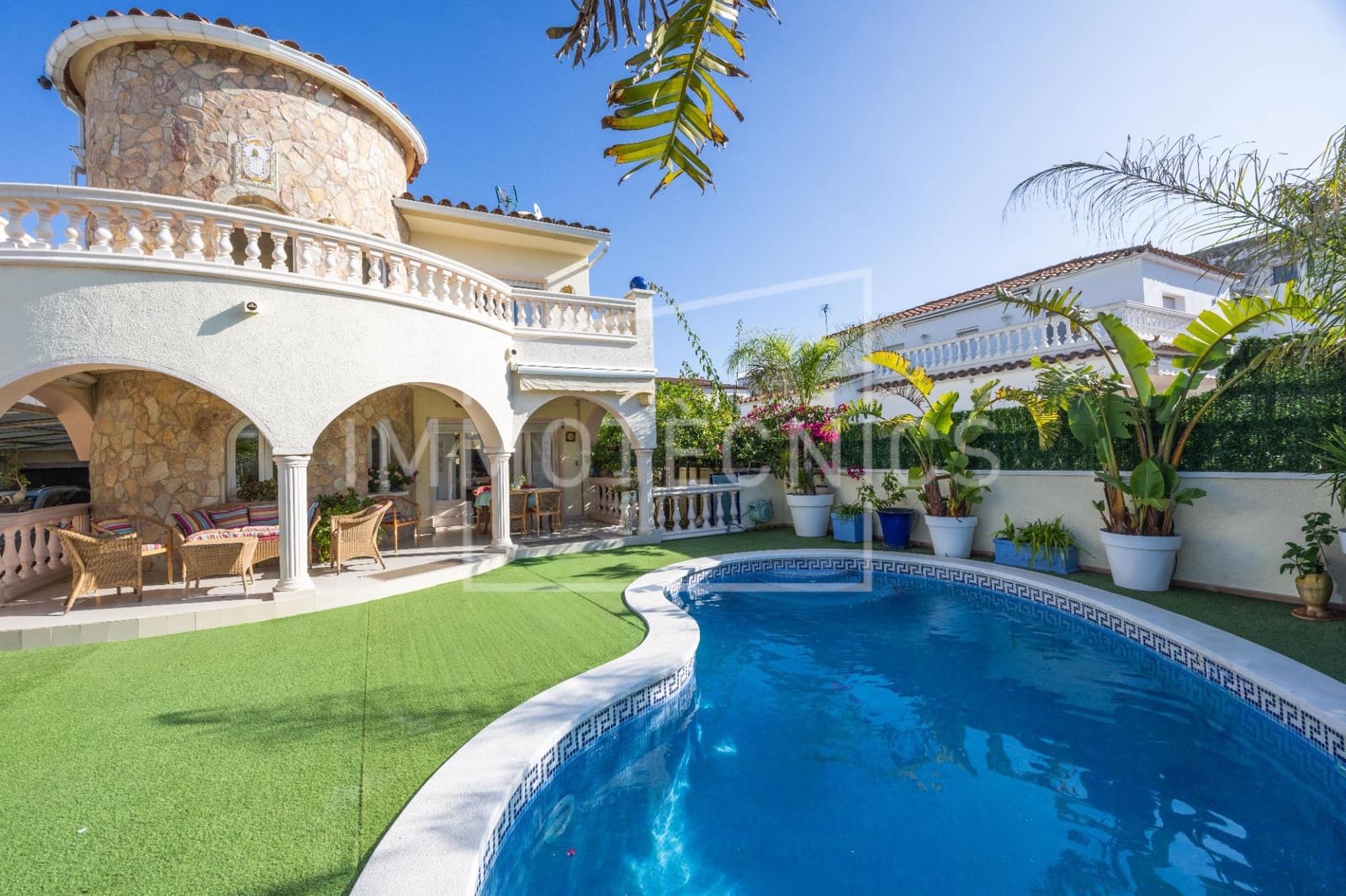4 bedroom Villa for sale in Empuriabrava with pool garage - € 495,000 (Ref: 10165174)