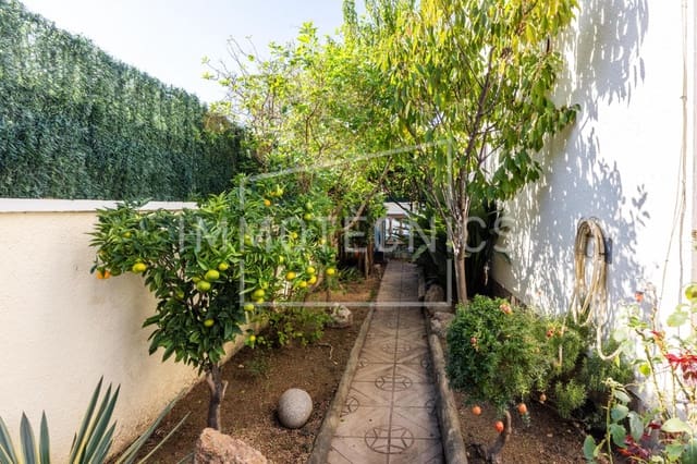 4 bedroom Villa for sale in Empuriabrava, Castelló d'Empúries with pool garage - € 495,000 (Ref: 10165174)
