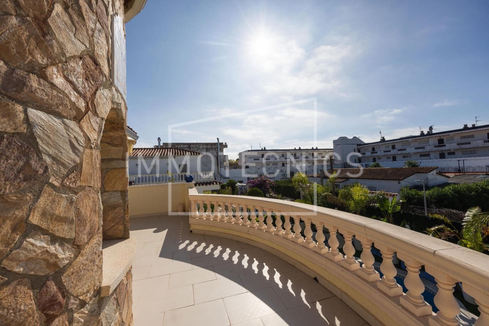 4 bedroom Villa for sale in Empuriabrava with pool garage - € 495,000 (Ref: 10165174)