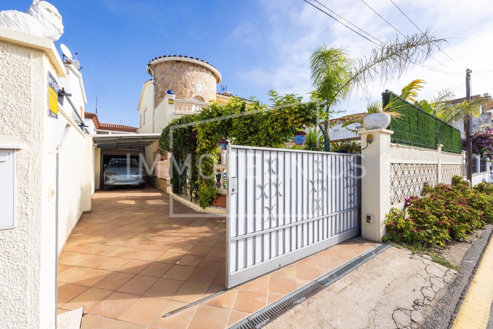 4 bedroom Villa for sale in Empuriabrava with pool garage - € 495,000 (Ref: 10165174)