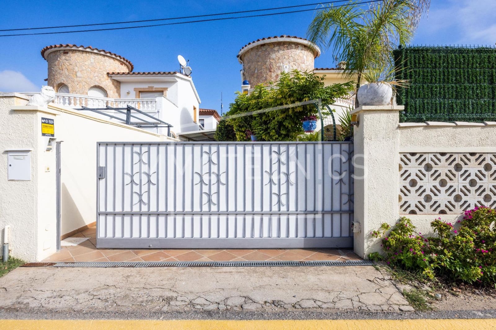 4 bedroom Villa for sale in Empuriabrava with pool garage - € 495,000 (Ref: 10165174)