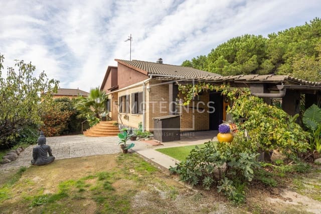 5 bedroom Finca/Country House for sale in Cànoves i Samalús with pool - € 420,000 (Ref: 10177347)