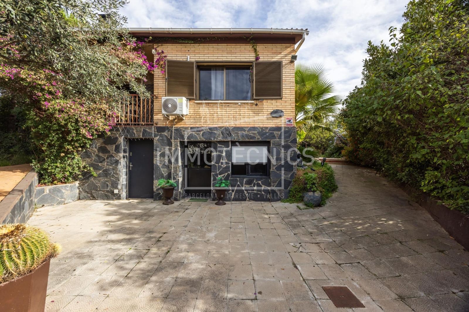 5 bedroom Finca/Country House for sale in Canoves i Samalus with pool - € 420,000 (Ref: 10177347)