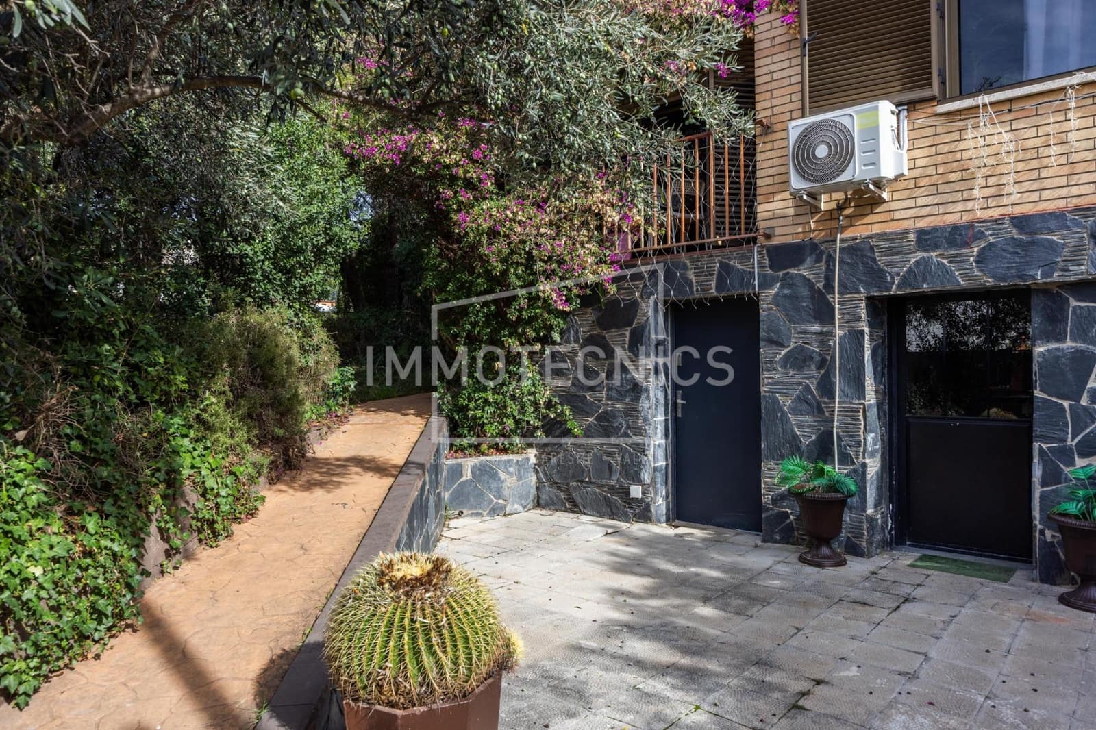 5 bedroom Finca/Country House for sale in Canoves i Samalus with pool - € 420,000 (Ref: 10177347)