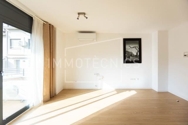 3 soveværelse Byhus til salg i Granollers med garage - € 457.000 (Ref: 10187243)