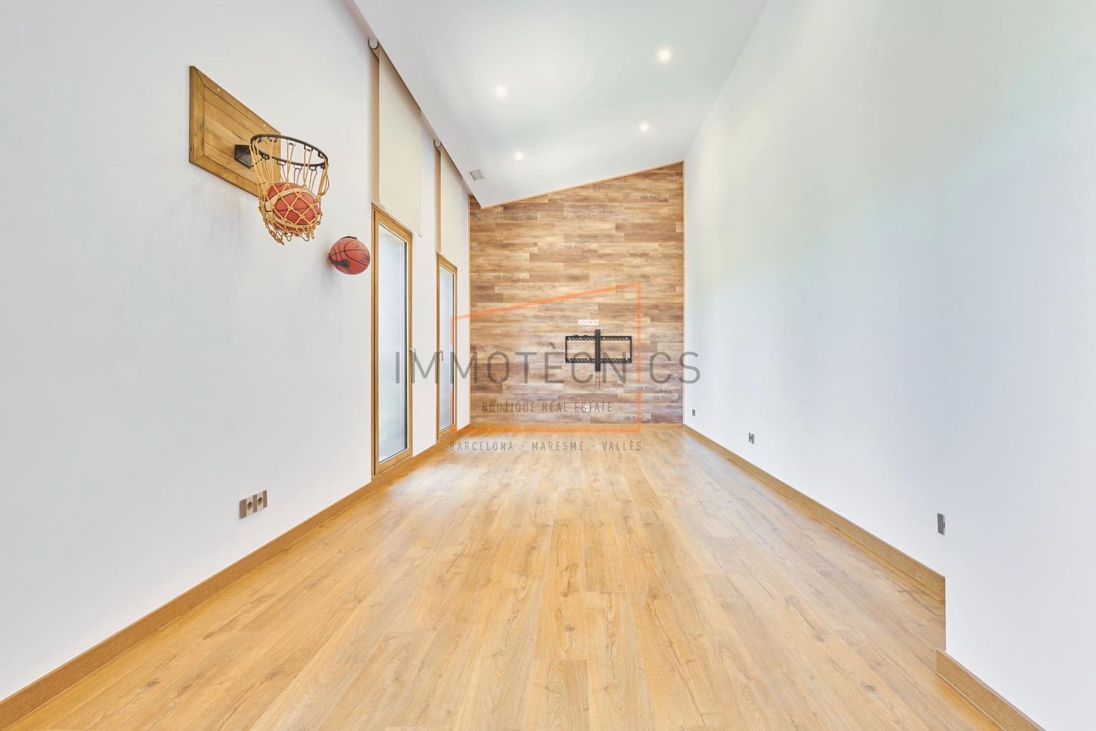 10 soveværelse Villa til salg i Santa Eulalia de Roncana med swimmingpool garage - € 2.200.000 (Ref: 9602730)