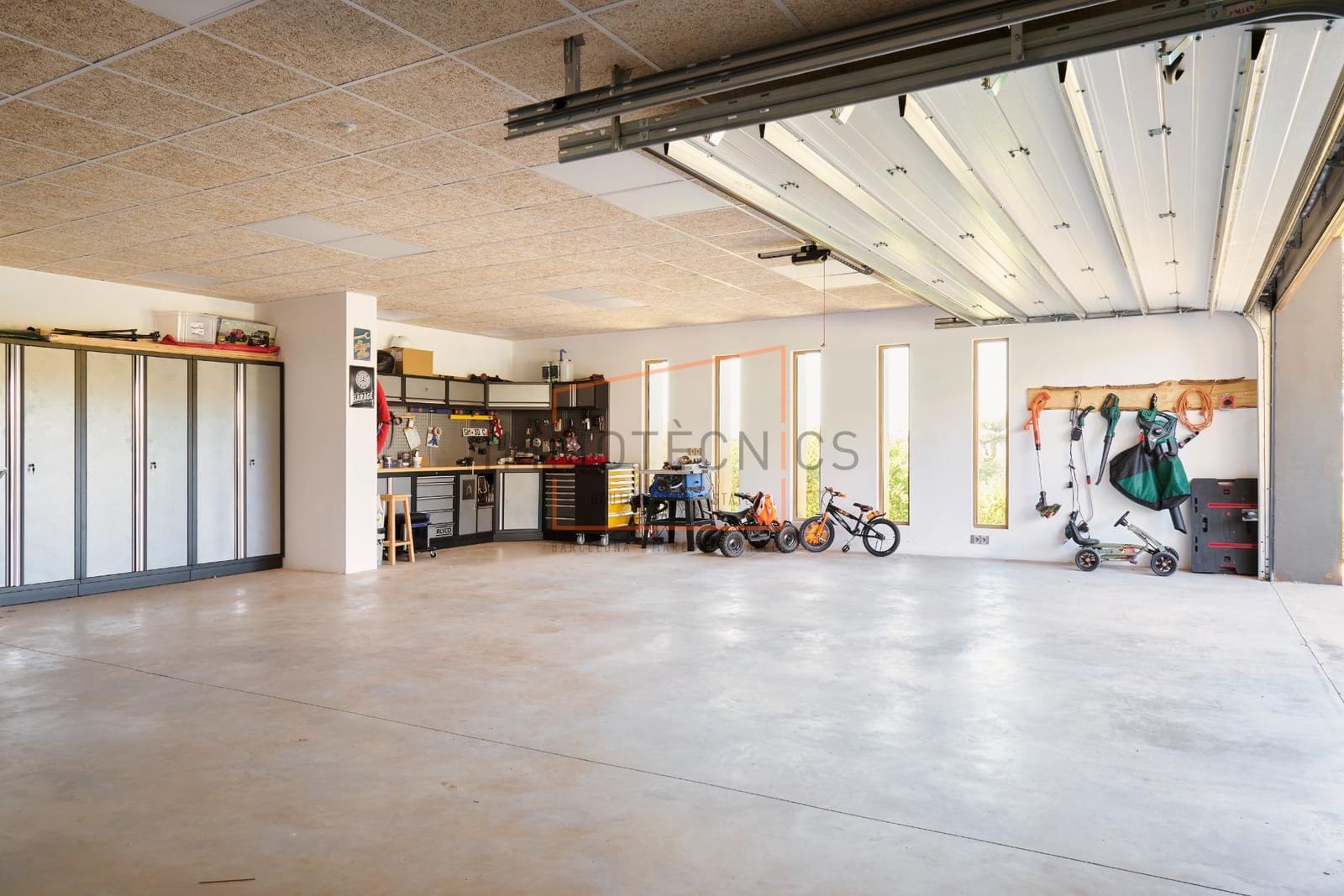 10 soveværelse Villa til salg i Santa Eulalia de Roncana med swimmingpool garage - € 2.200.000 (Ref: 9602730)