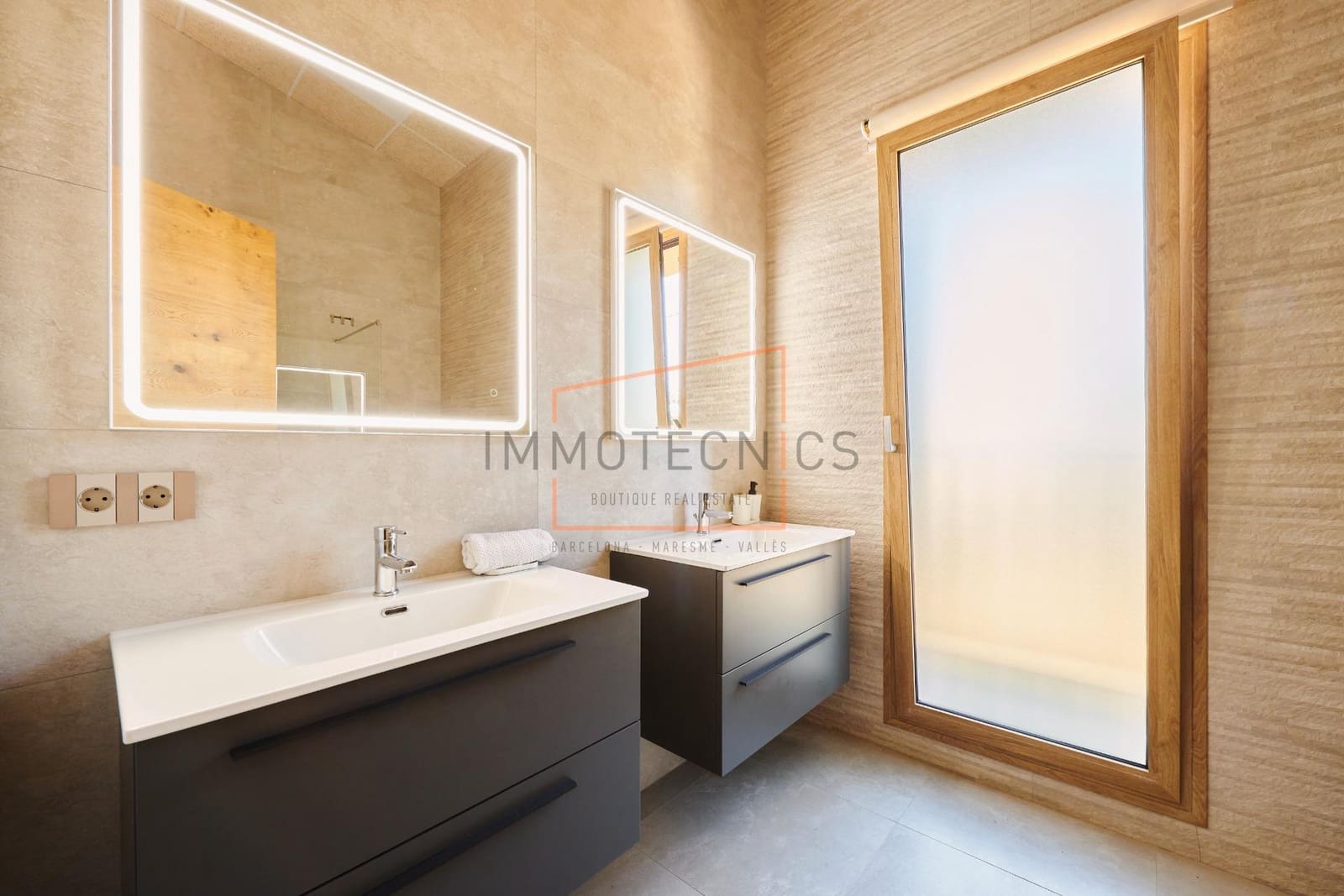 10 soveværelse Villa til salg i Santa Eulalia de Roncana med swimmingpool garage - € 2.200.000 (Ref: 9602730)