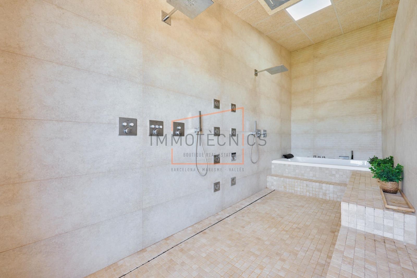 10 soveværelse Villa til salg i Santa Eulalia de Roncana med swimmingpool garage - € 2.200.000 (Ref: 9602730)