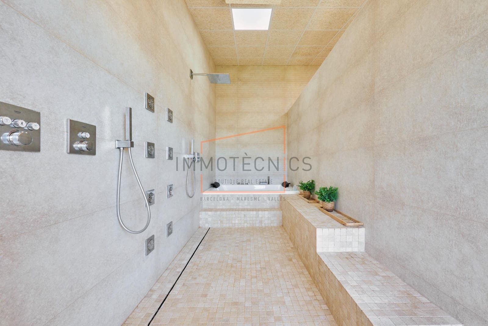 10 soveværelse Villa til salg i Santa Eulalia de Roncana med swimmingpool garage - € 2.200.000 (Ref: 9602730)