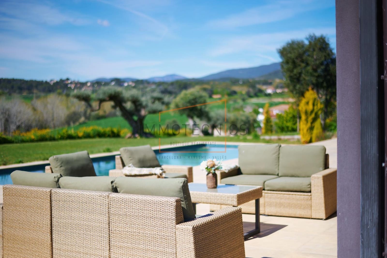 10 soveværelse Villa til salg i Santa Eulalia de Roncana med swimmingpool garage - € 2.200.000 (Ref: 9602730)