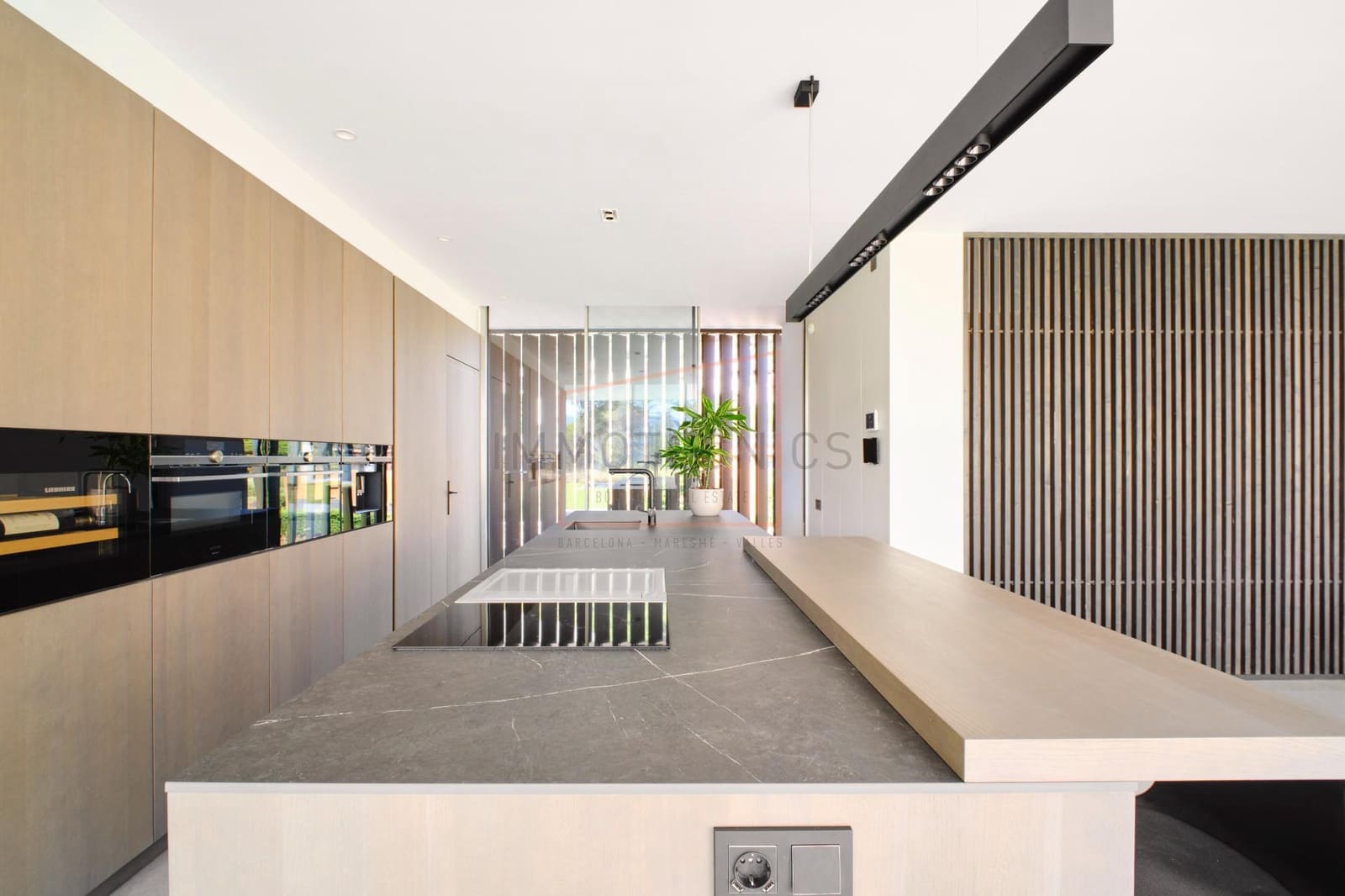 4 soveværelse Villa til salg i Vallromanes med swimmingpool garage - € 1.350.000 (Ref: 9602731)