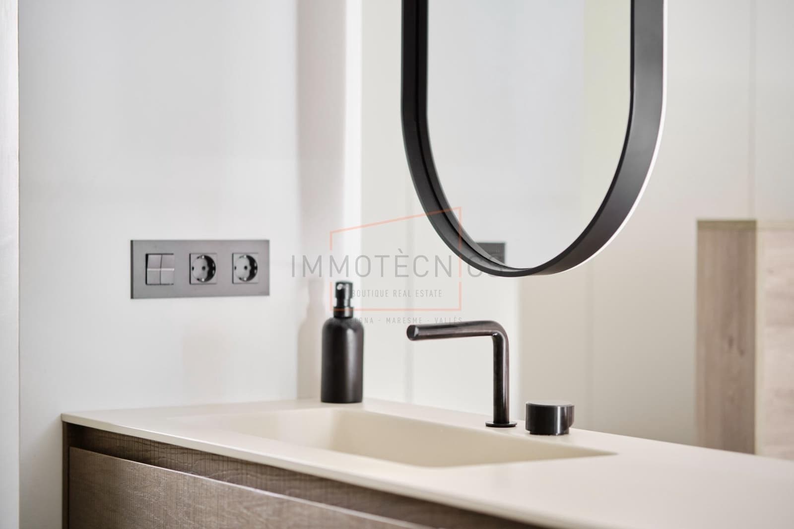 4 soveværelse Villa til salg i Vallromanes med swimmingpool garage - € 1.350.000 (Ref: 9602731)