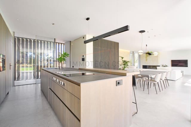 4 soveværelse Villa til salg i Vallromanes med swimmingpool garage - € 1.350.000 (Ref: 9602731)