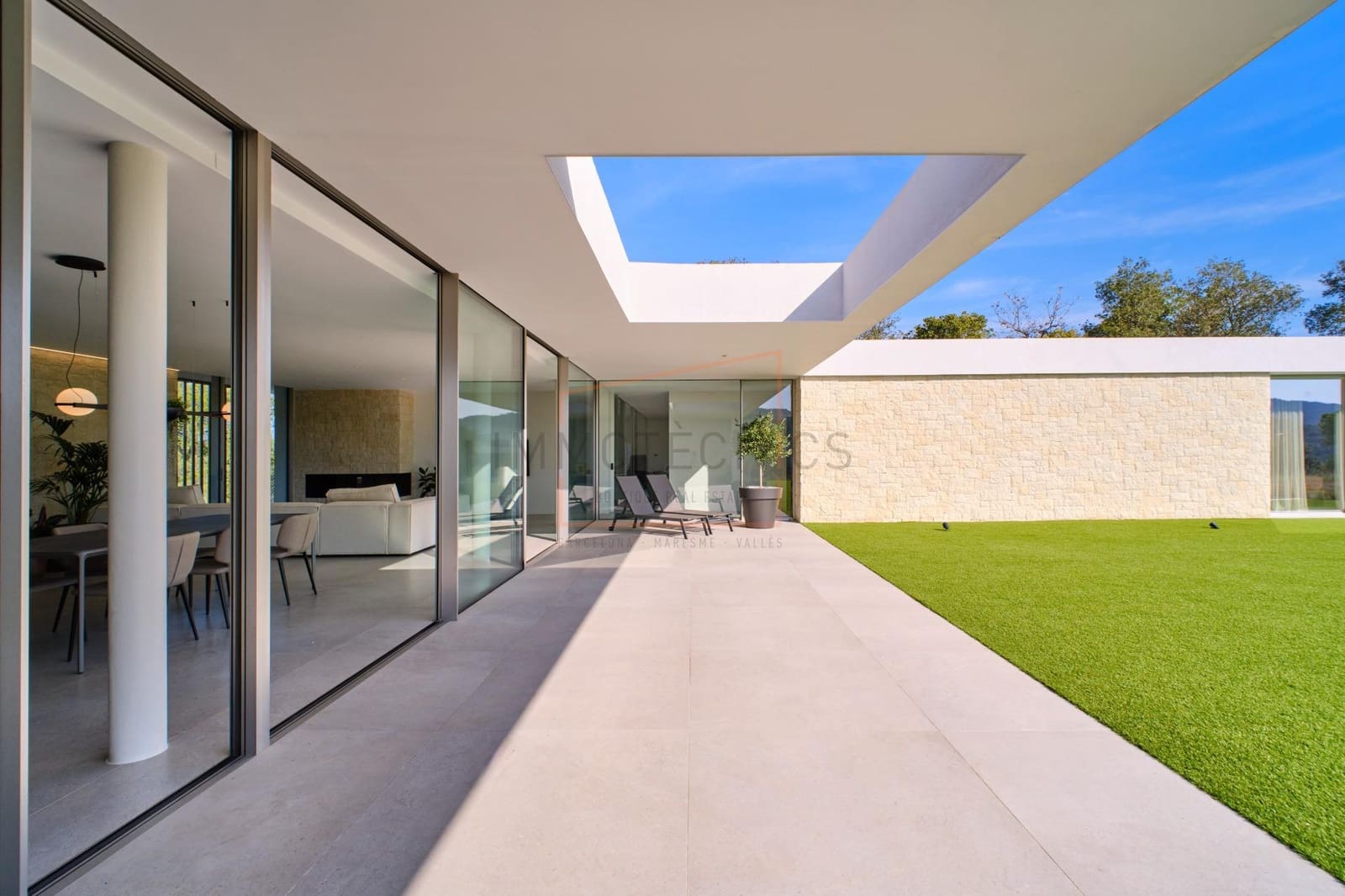 4 soveværelse Villa til salg i Vallromanes med swimmingpool garage - € 1.350.000 (Ref: 9602731)