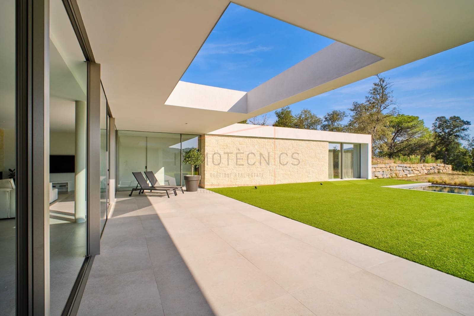 4 soveværelse Villa til salg i Vallromanes med swimmingpool garage - € 1.350.000 (Ref: 9602731)