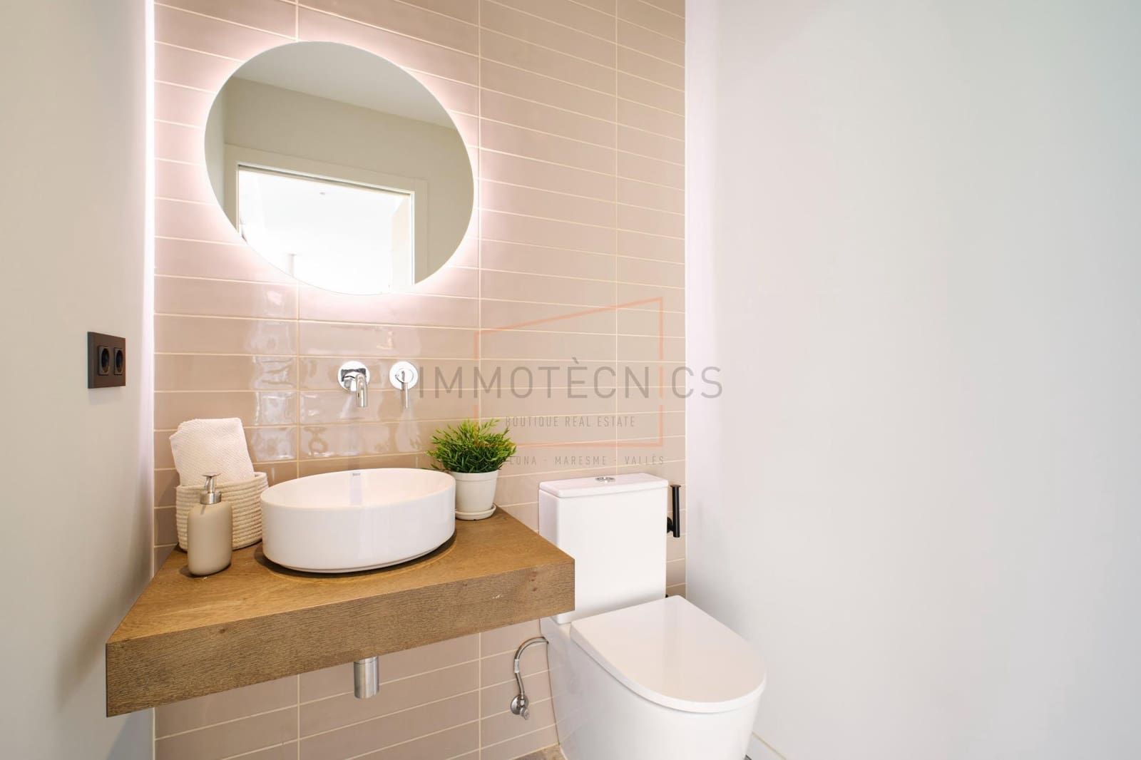 4 soveværelse Villa til salg i Vallromanes med swimmingpool garage - € 1.350.000 (Ref: 9602731)