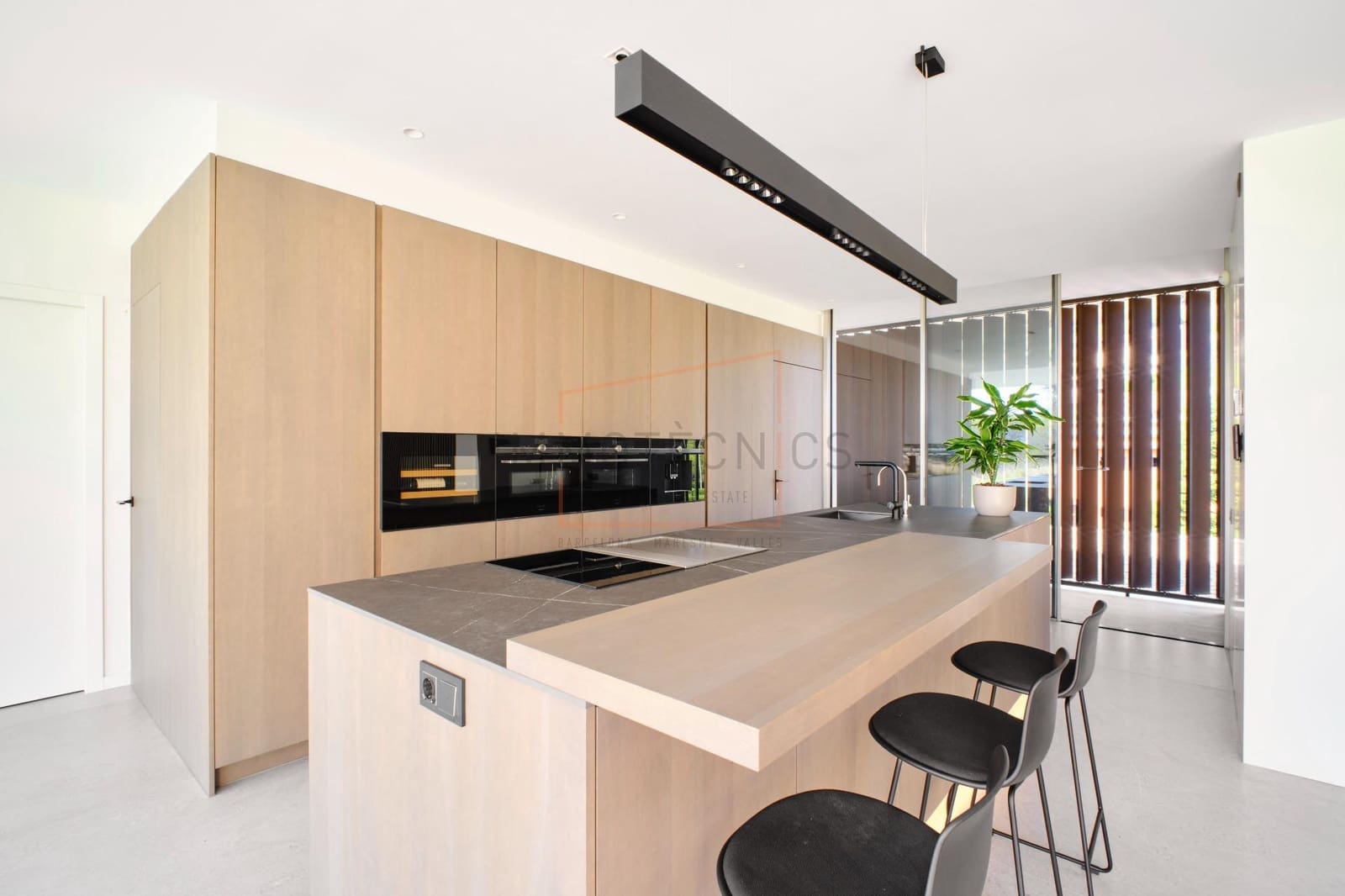 4 soveværelse Villa til salg i Vallromanes med swimmingpool garage - € 1.350.000 (Ref: 9602731)