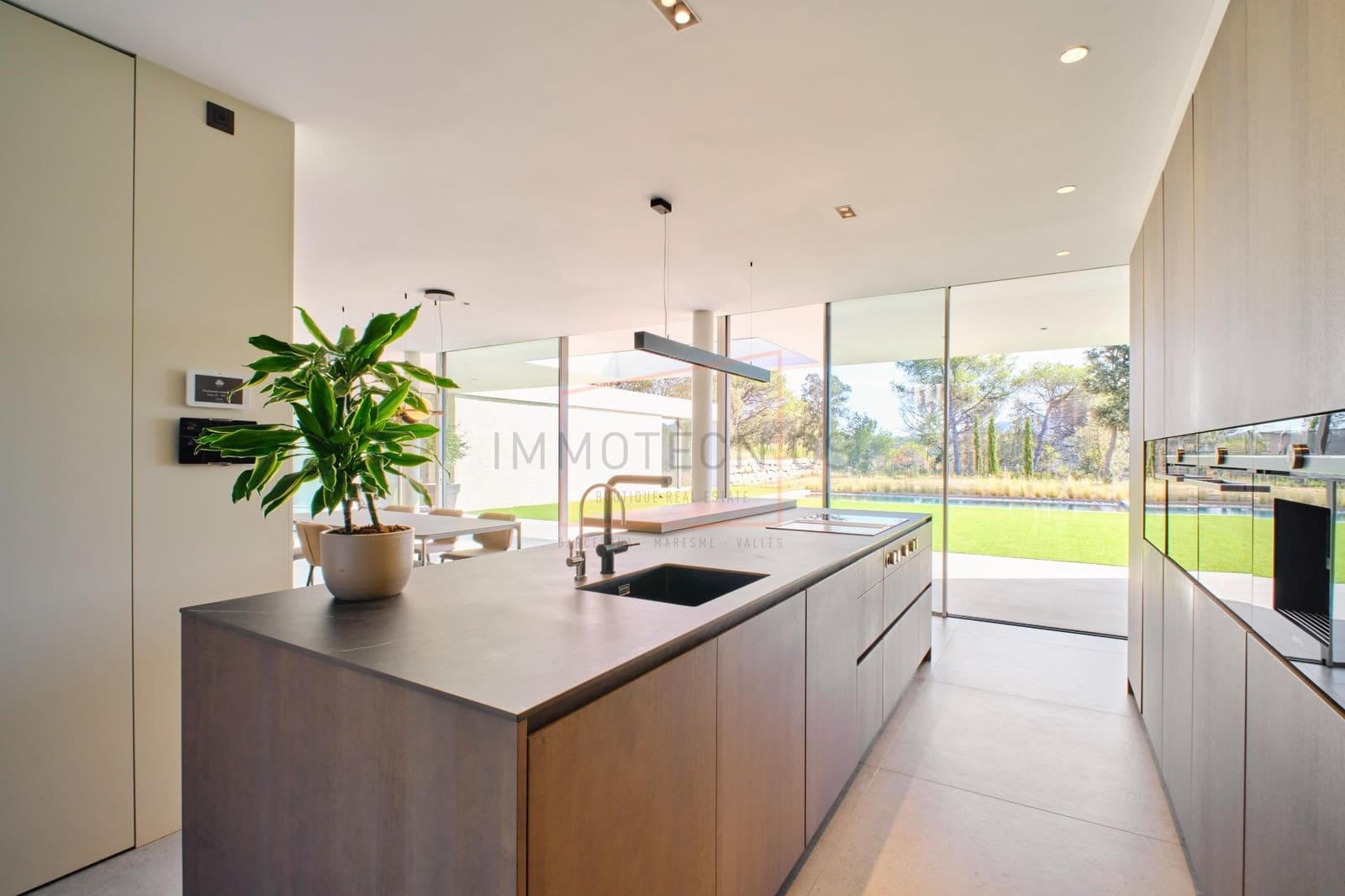 4 soveværelse Villa til salg i Vallromanes med swimmingpool garage - € 1.350.000 (Ref: 9602731)