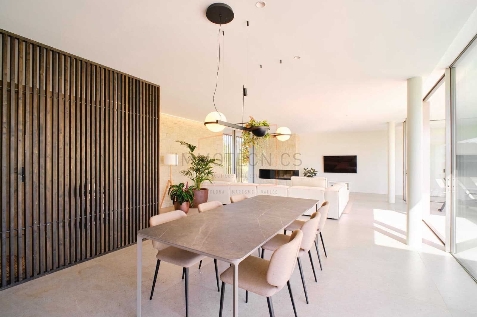 4 soveværelse Villa til salg i Vallromanes med swimmingpool garage - € 1.350.000 (Ref: 9602731)