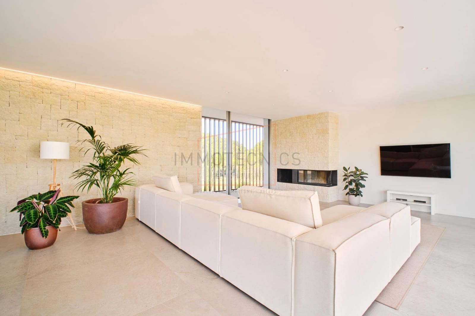 4 soveværelse Villa til salg i Vallromanes med swimmingpool garage - € 1.350.000 (Ref: 9602731)