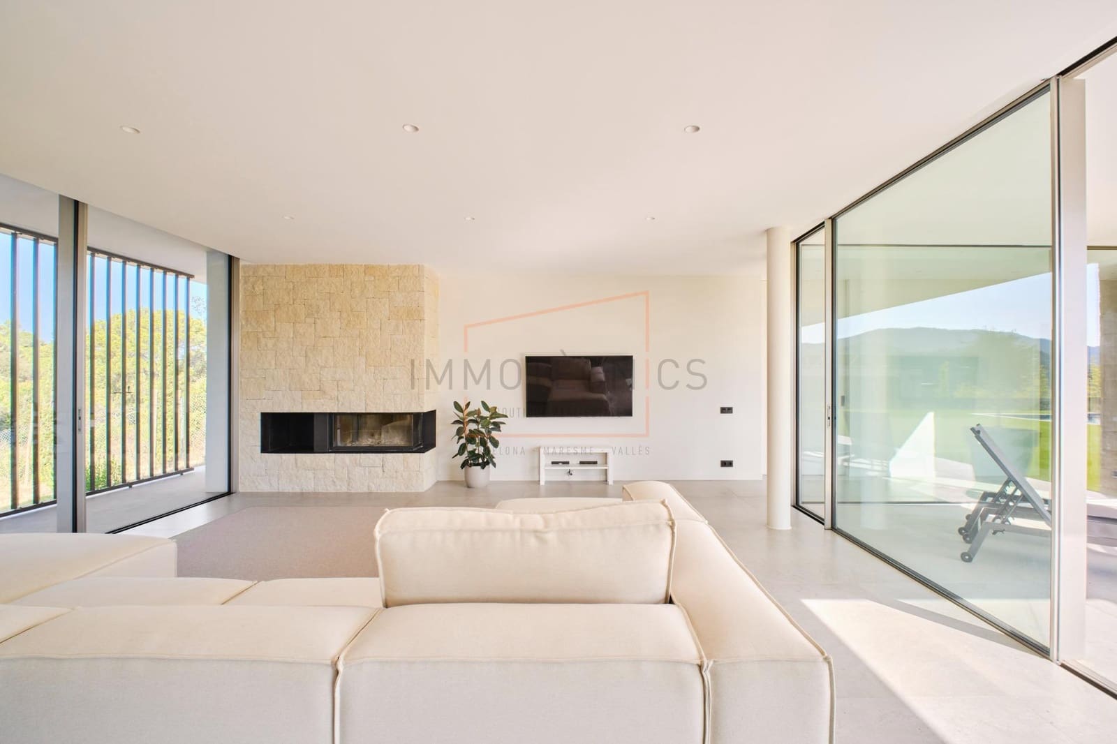 4 soveværelse Villa til salg i Vallromanes med swimmingpool garage - € 1.350.000 (Ref: 9602731)