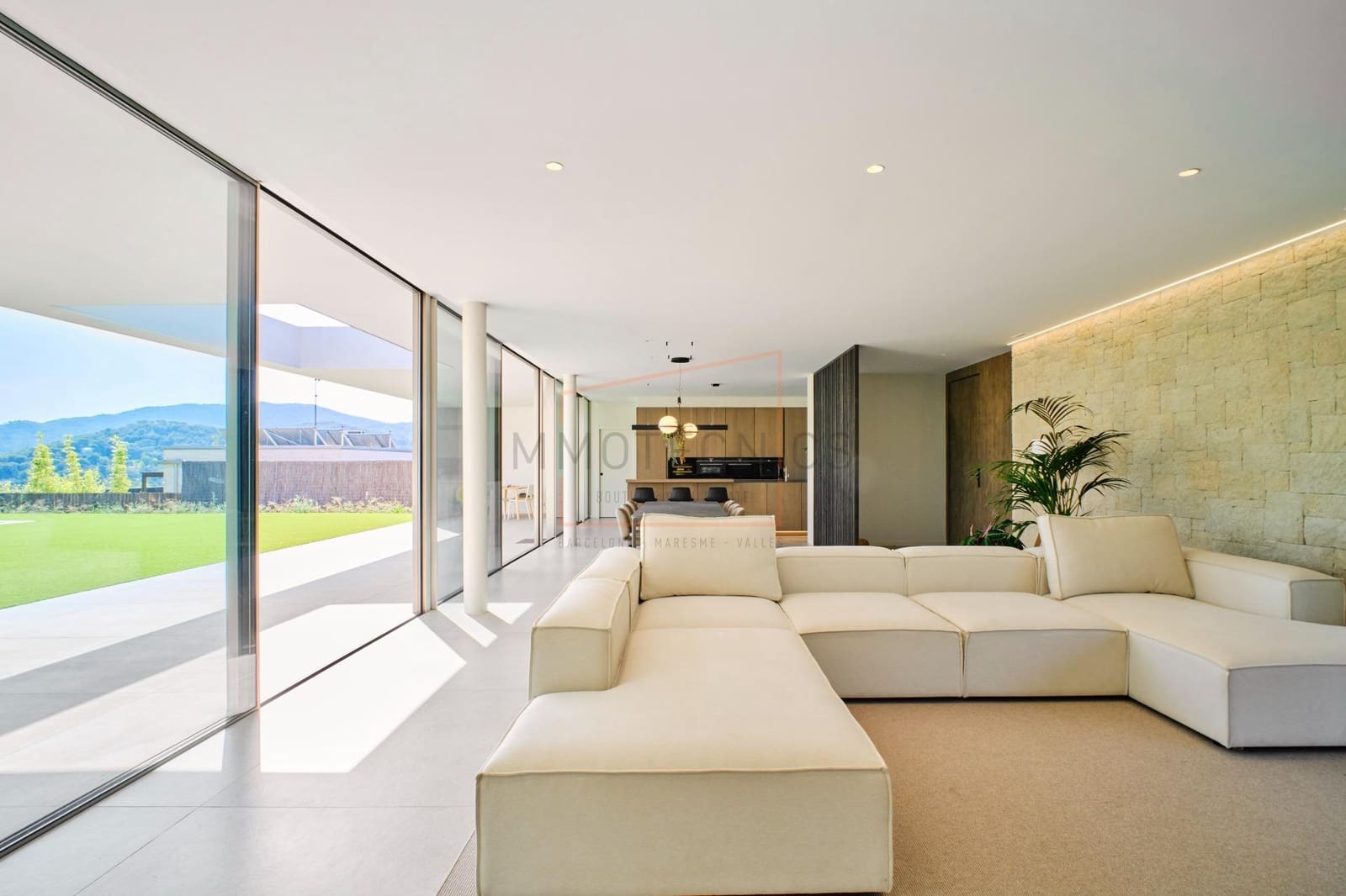 4 soveværelse Villa til salg i Vallromanes med swimmingpool garage - € 1.350.000 (Ref: 9602731)