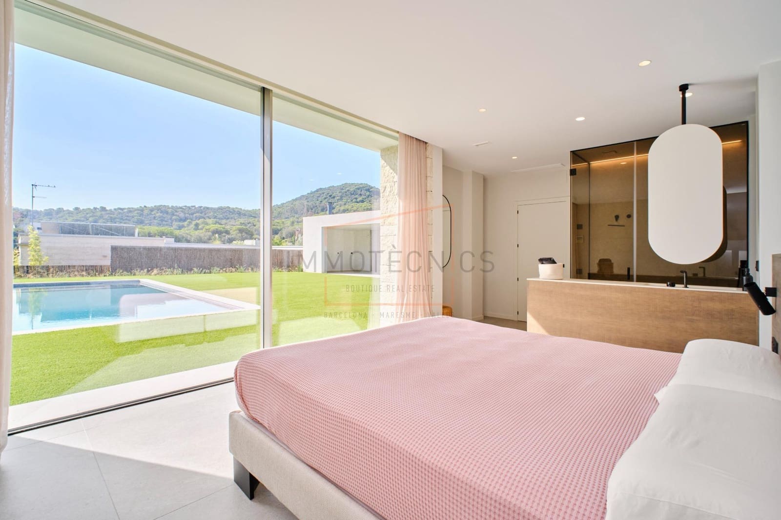 4 soveværelse Villa til salg i Vallromanes med swimmingpool garage - € 1.350.000 (Ref: 9602731)