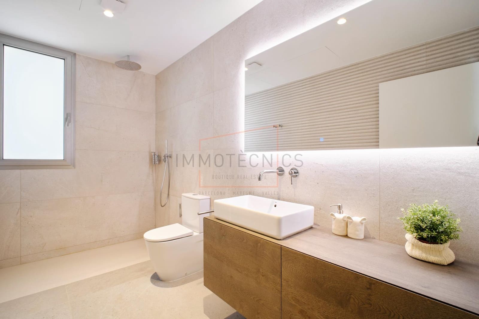 4 soveværelse Villa til salg i Vallromanes med swimmingpool garage - € 1.350.000 (Ref: 9602731)