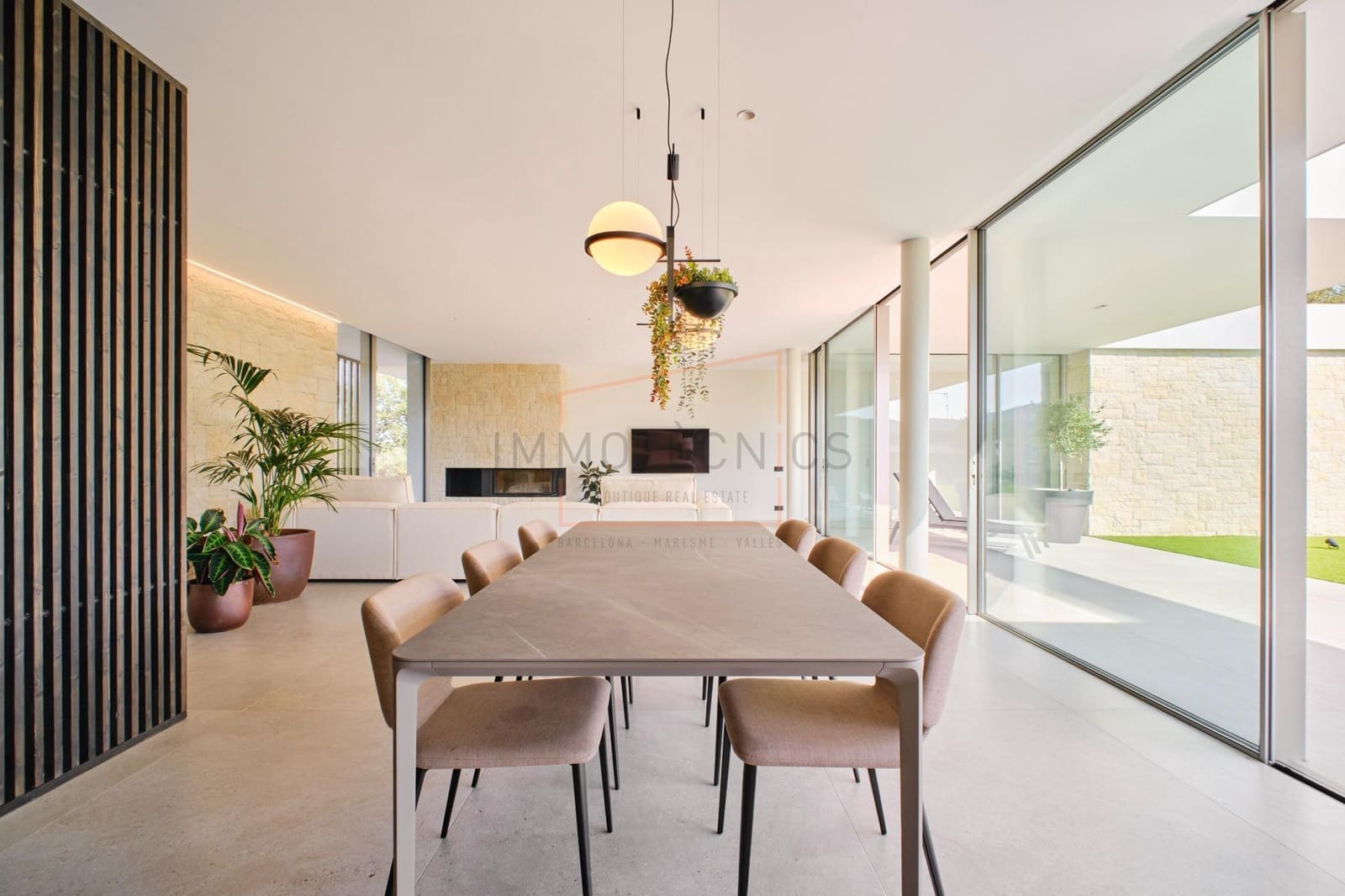 4 soveværelse Villa til salg i Vallromanes med swimmingpool garage - € 1.350.000 (Ref: 9602731)