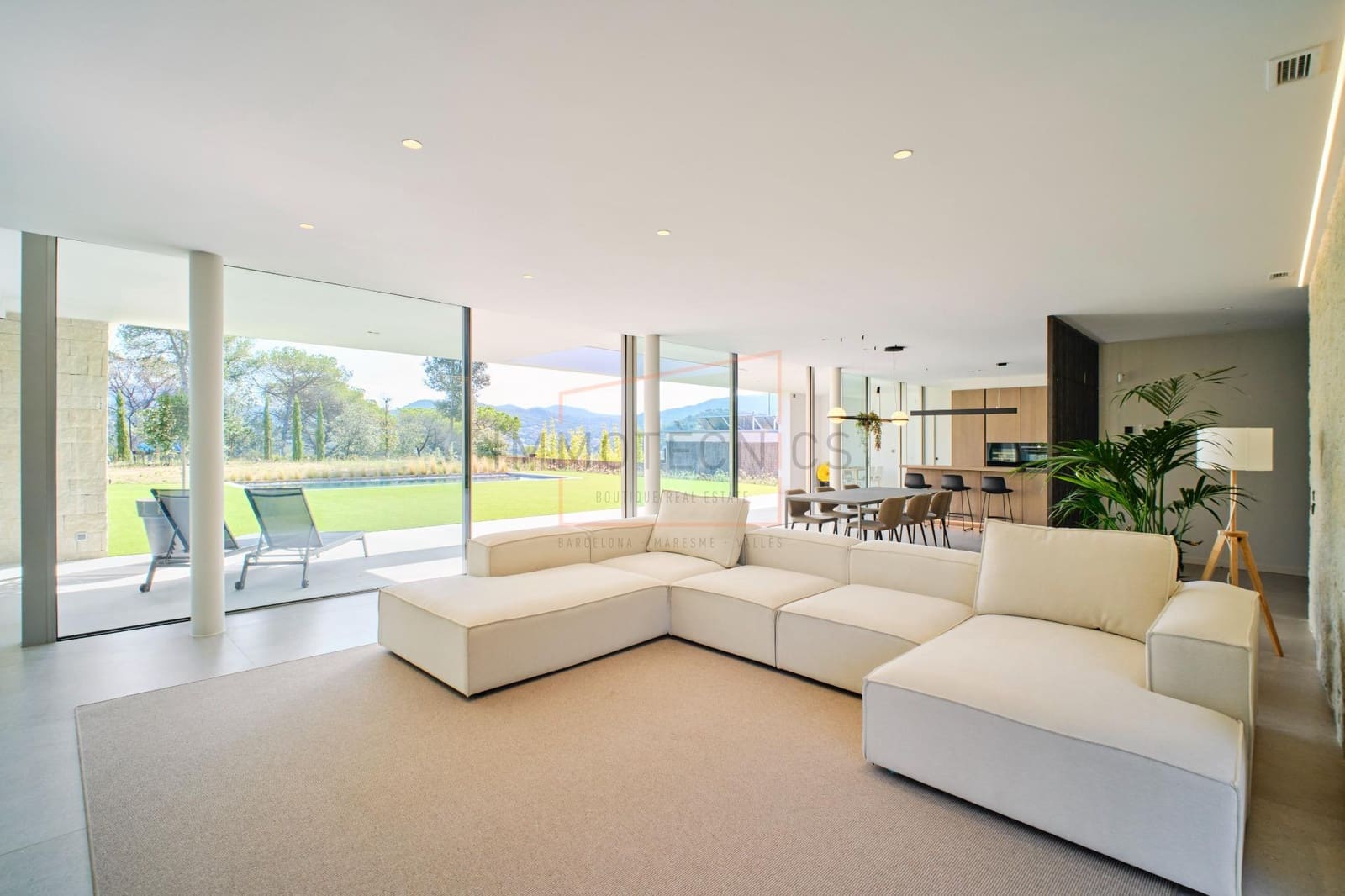 4 soveværelse Villa til salg i Vallromanes med swimmingpool garage - € 1.350.000 (Ref: 9602731)