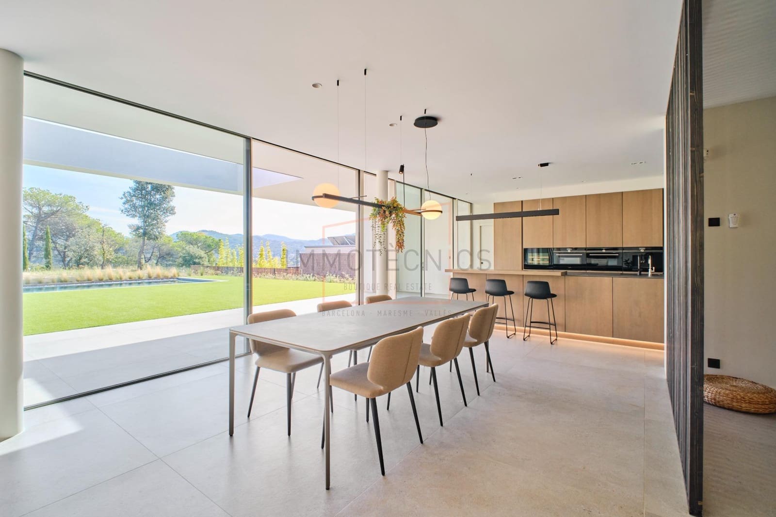 4 soveværelse Villa til salg i Vallromanes med swimmingpool garage - € 1.350.000 (Ref: 9602731)