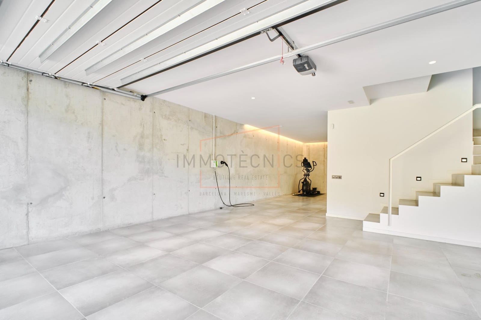 4 soveværelse Villa til salg i Vallromanes med swimmingpool garage - € 1.350.000 (Ref: 9602731)