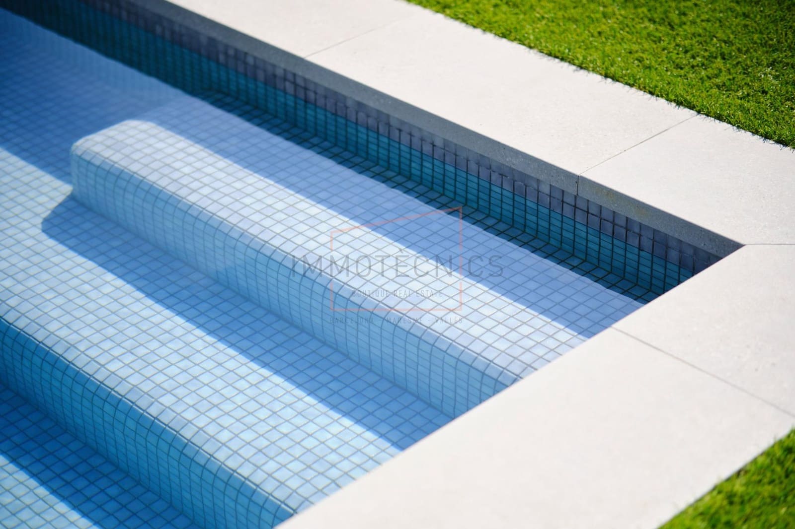 4 soveværelse Villa til salg i Vallromanes med swimmingpool garage - € 1.350.000 (Ref: 9602731)