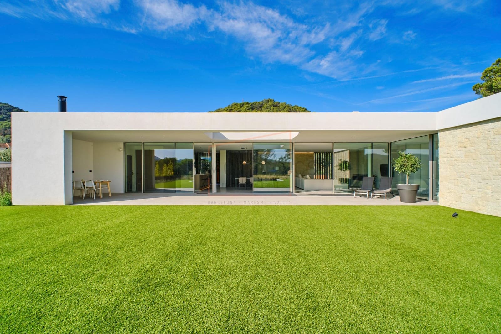 4 soveværelse Villa til salg i Vallromanes med swimmingpool garage - € 1.350.000 (Ref: 9602731)