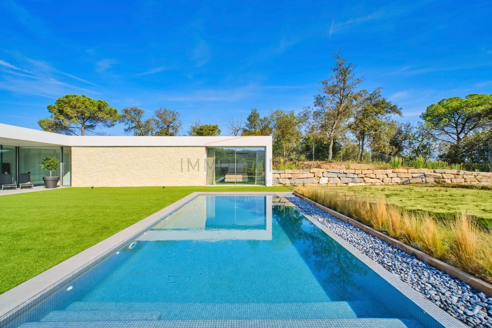 4 soveværelse Villa til salg i Vallromanes med swimmingpool garage - € 1.350.000 (Ref: 9602731)